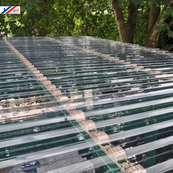 Tôn lấy sáng Polycarbonate 